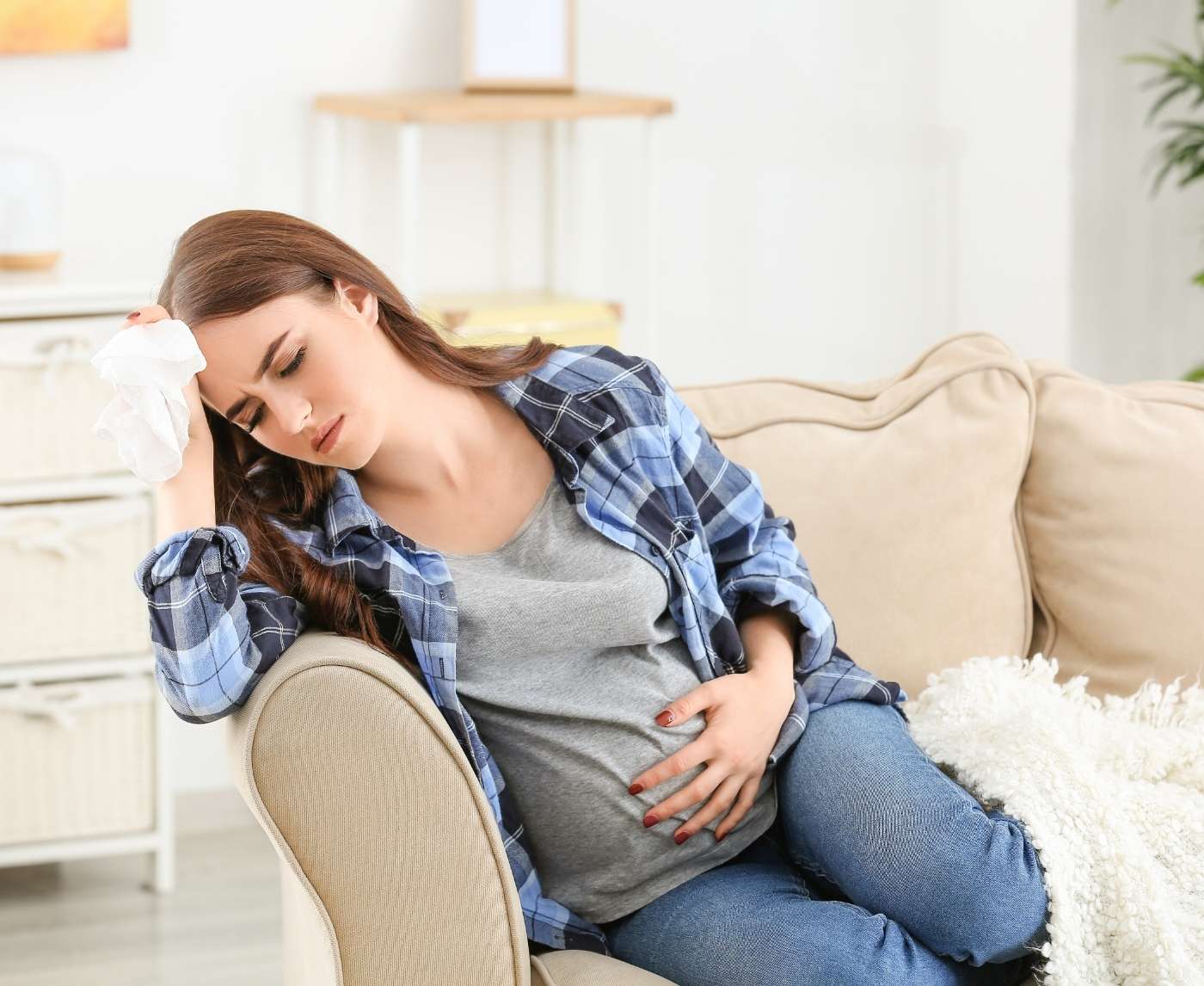 Pregnancy Symptoms or Chlamydia? How to Tell and When to Test