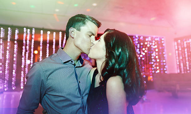 Do I Need to Disclose an STD to a Travel Hookup?